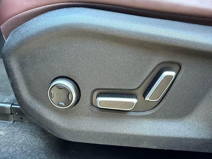 Фото 11 - Geely Monjaro