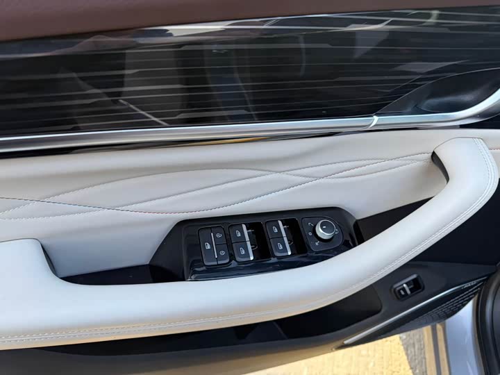 Фото 12 - Geely Monjaro