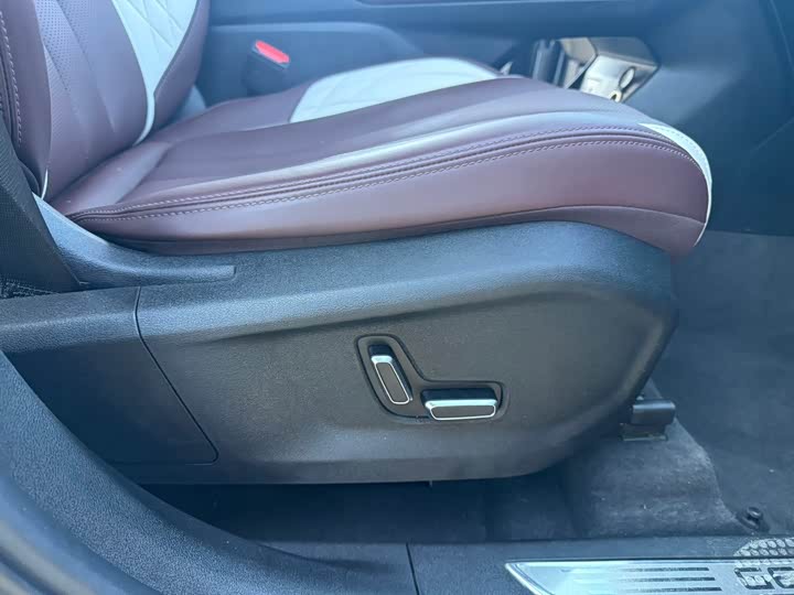 Фото 13 - Geely Monjaro