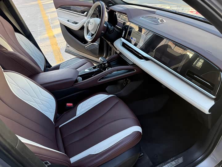 Фото 14 - Geely Monjaro