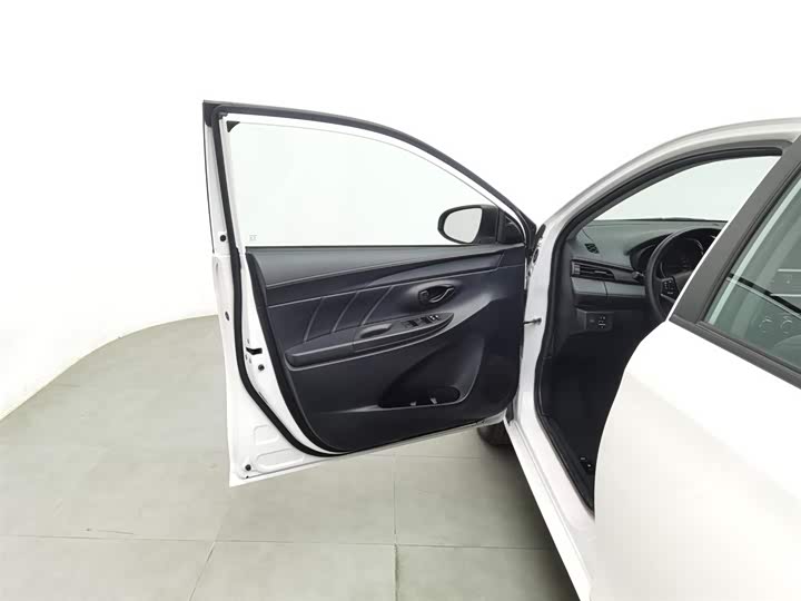 Фото 8 - Toyota Vios