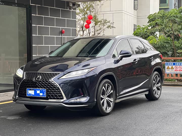 Фото 1 - Lexus RX