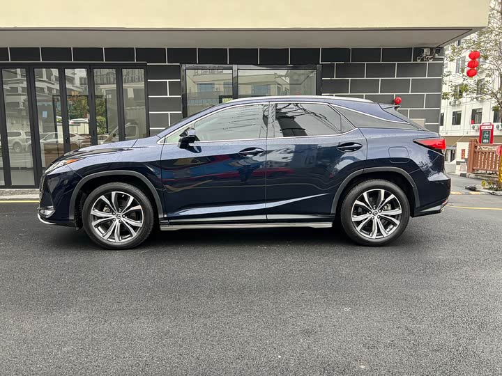 Фото 4 - Lexus RX