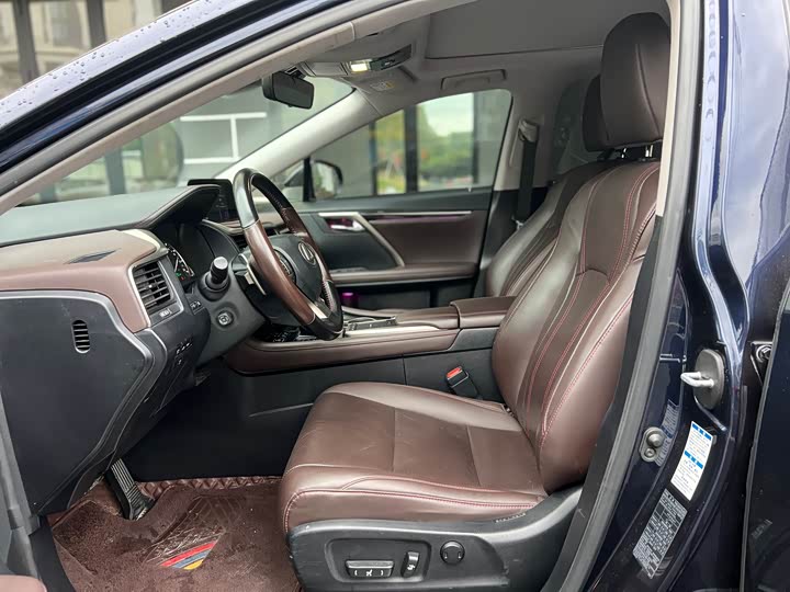 Фото 9 - Lexus RX