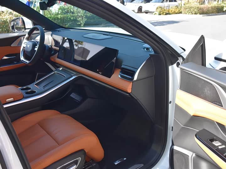 Фото 14 - XPeng G9