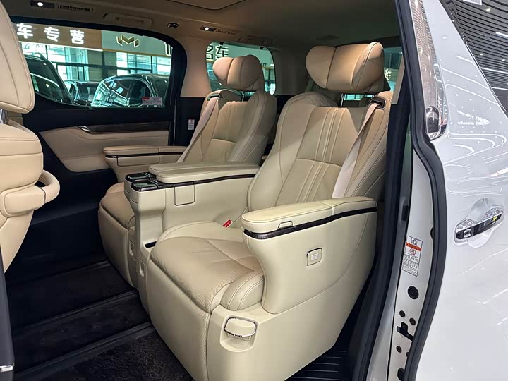 Фото 6 - Toyota Vellfire