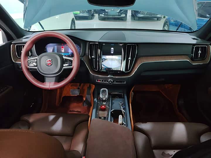 Фото 10 - Volvo XC60