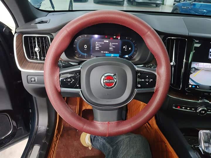 Фото 11 - Volvo XC60