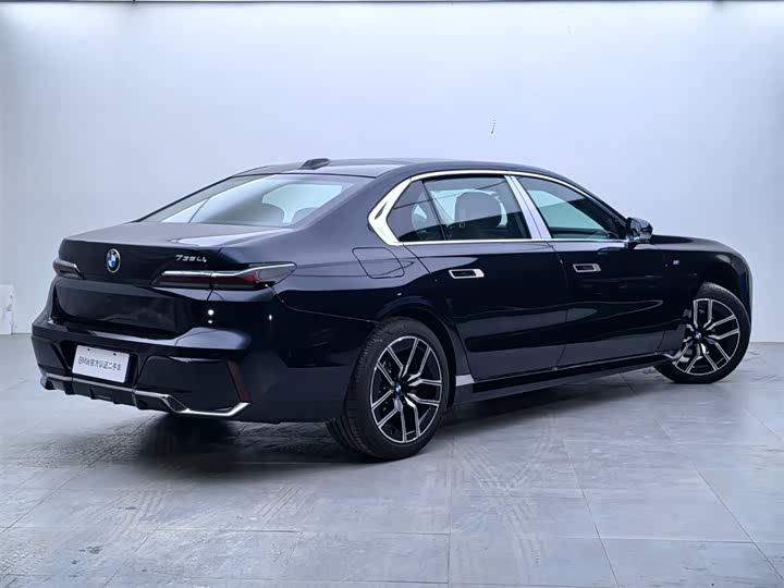 Фото 4 - BMW 7 Series