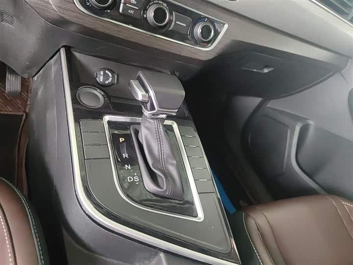 Фото 14 - Dongfeng Forthing T5