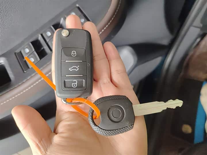 Фото 9 - Dongfeng Forthing T5