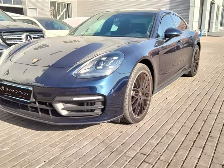 Фото 1 - Porsche Panamera