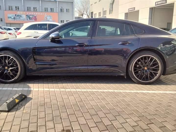 Фото 2 - Porsche Panamera