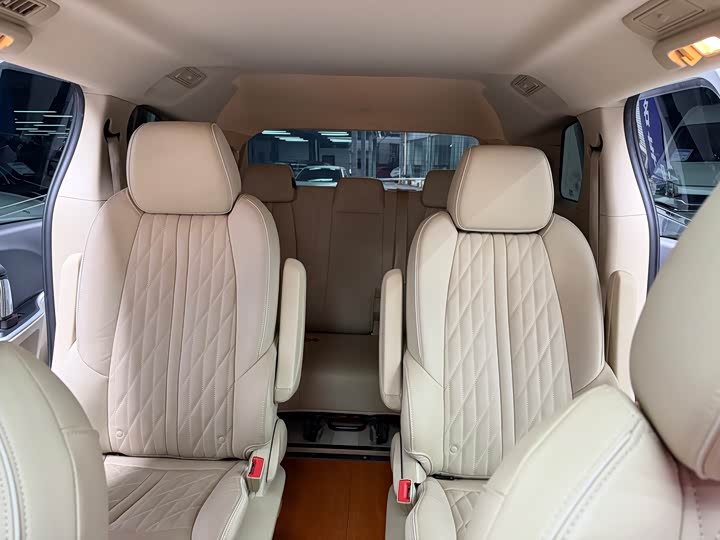 Фото 16 - Buick GL8 ES