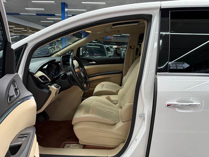 Фото 6 - Buick GL8 ES