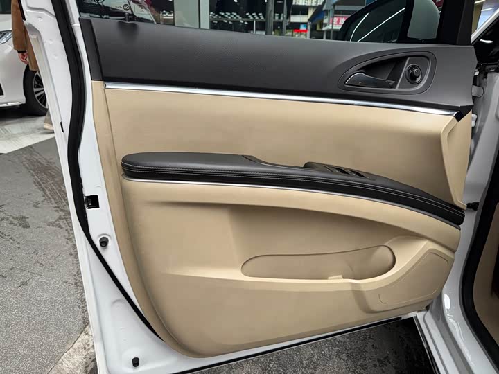 Фото 7 - Buick GL8 ES