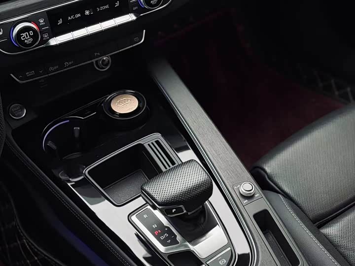 Фото 5 - Audi A4L