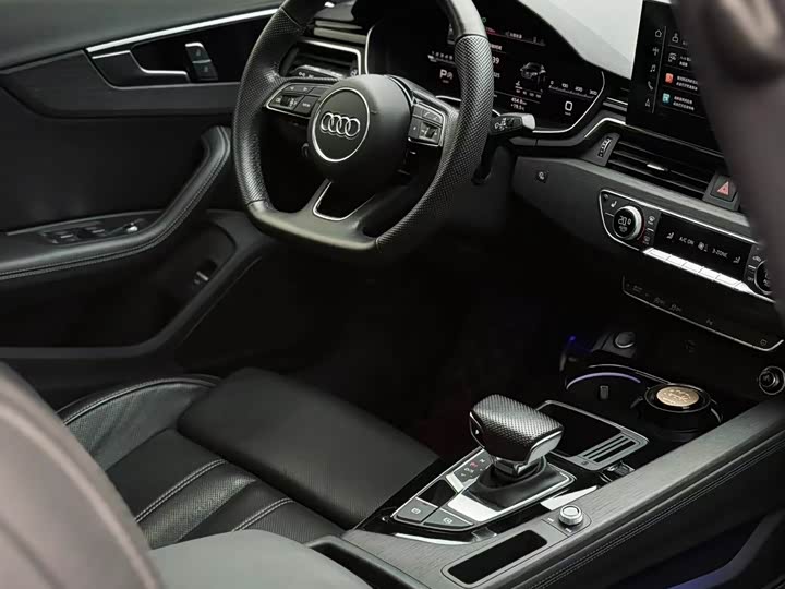 Фото 6 - Audi A4L