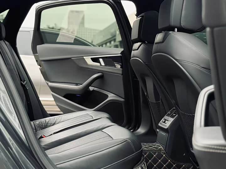 Фото 7 - Audi A4L