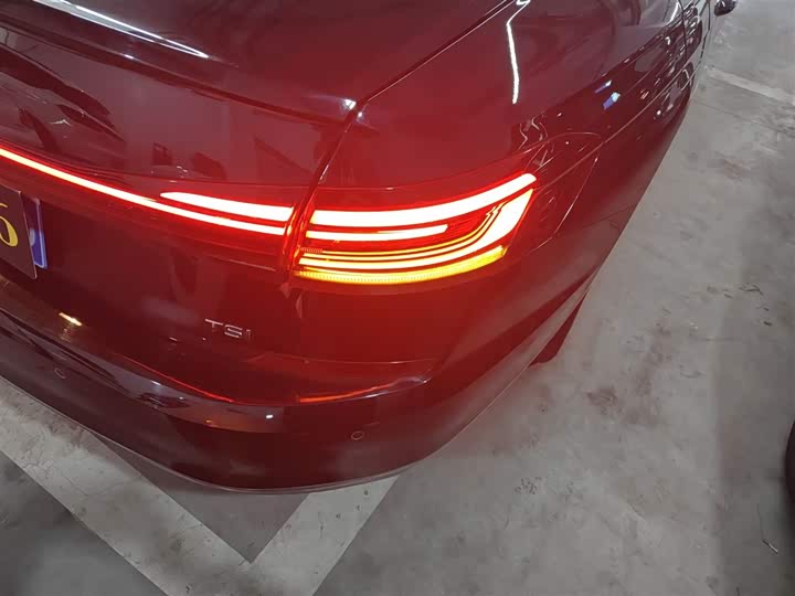 Фото 8 - Volkswagen Passat