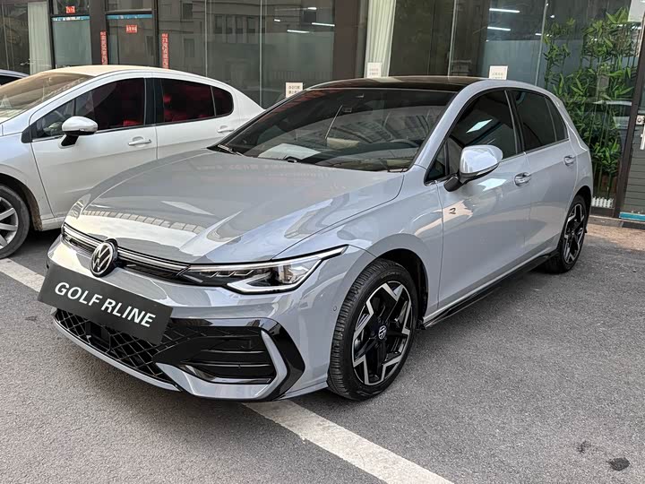 Фото 1 - Volkswagen Golf