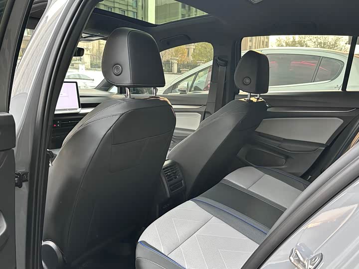 Фото 5 - Volkswagen Golf