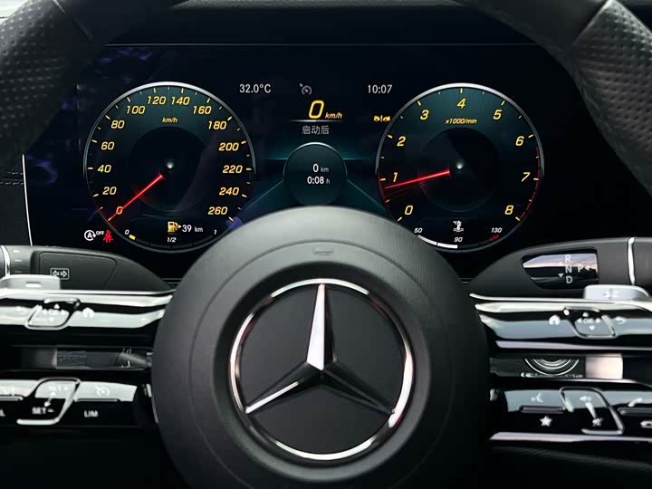 Фото 10 - Mercedes-Benz E-Class