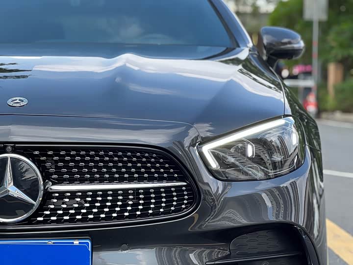 Фото 17 - Mercedes-Benz E-Class