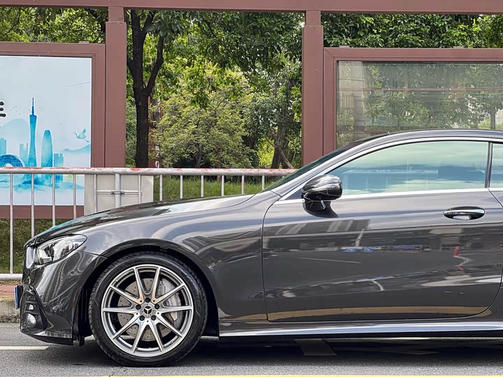 Фото 19 - Mercedes-Benz E-Class