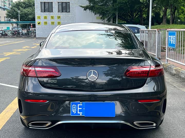 Фото 3 - Mercedes-Benz E-Class