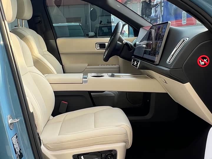 Фото 18 - LiXiang L8