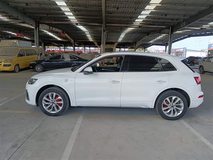 Фото 5 - Audi Q5L