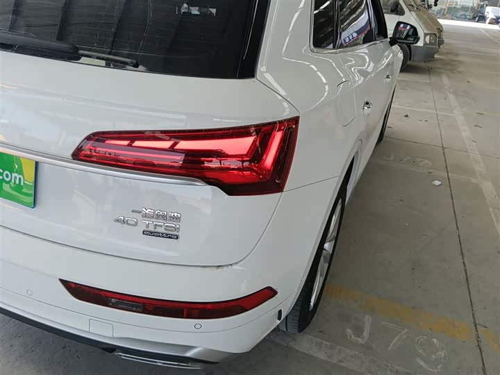 Фото 8 - Audi Q5L
