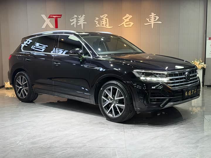 Фото 3 - Volkswagen Touareg