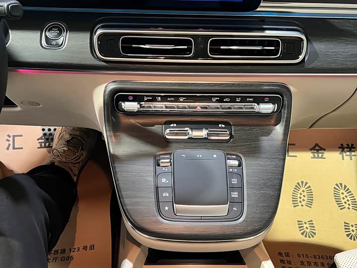 Фото 10 - Mercedes-Benz V-Class