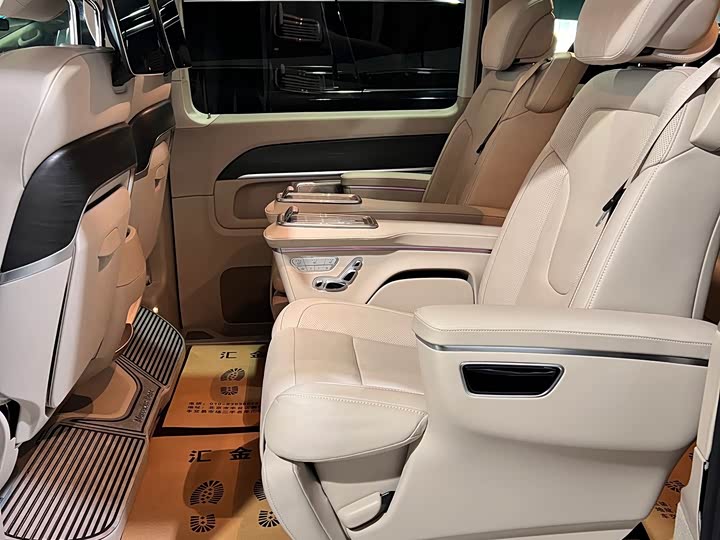 Фото 12 - Mercedes-Benz V-Class