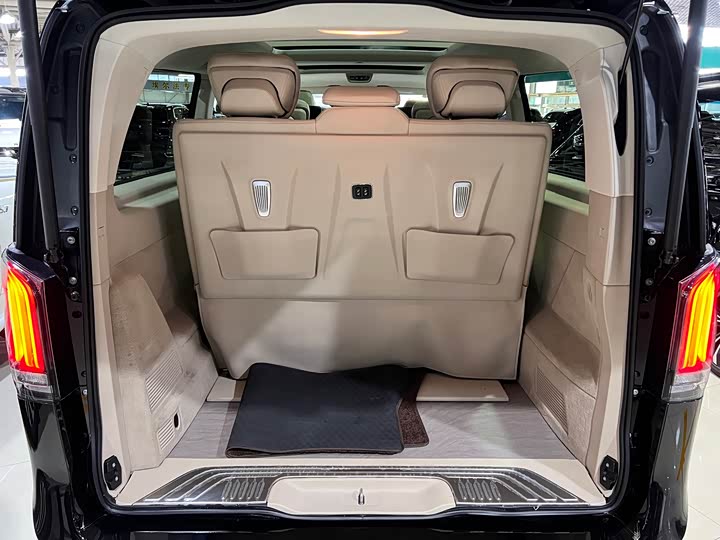 Фото 16 - Mercedes-Benz V-Class