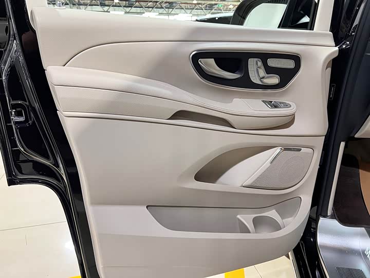 Фото 6 - Mercedes-Benz V-Class