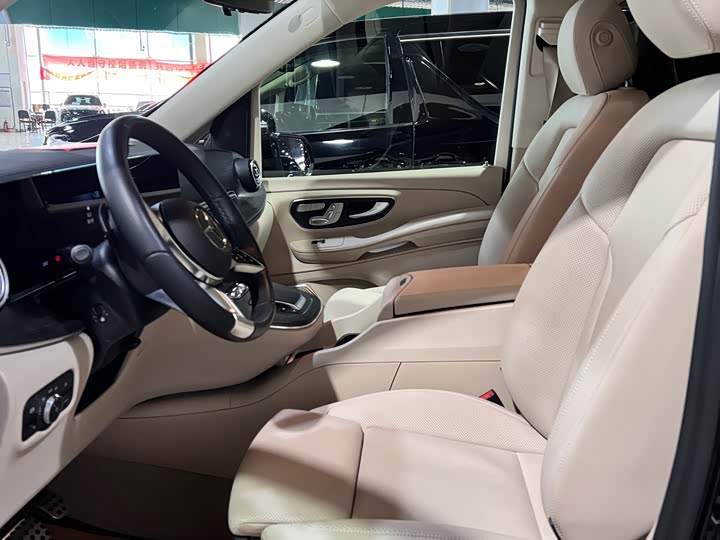 Фото 7 - Mercedes-Benz V-Class