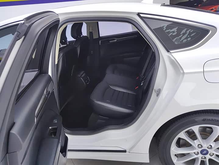 Фото 11 - Ford Mondeo