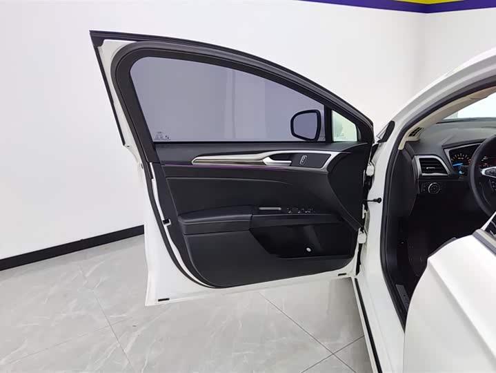 Фото 7 - Ford Mondeo