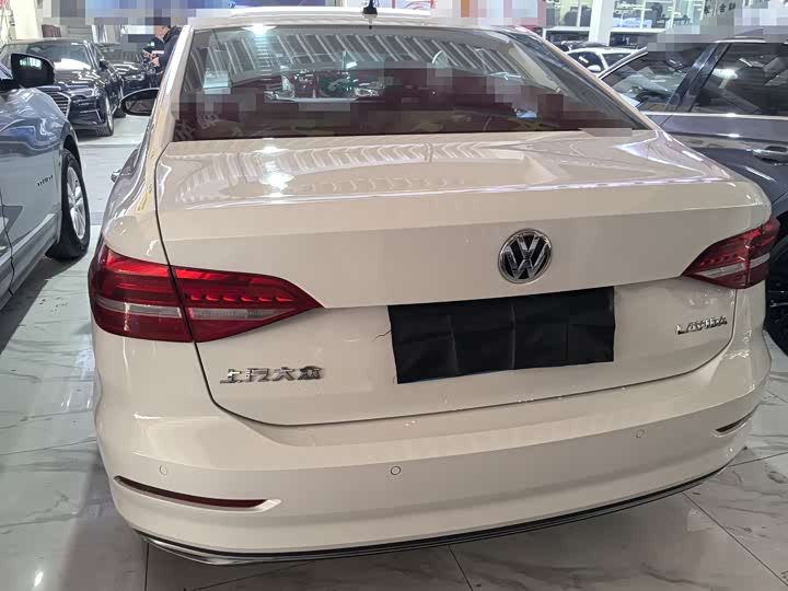 Фото 5 - Volkswagen Lavida