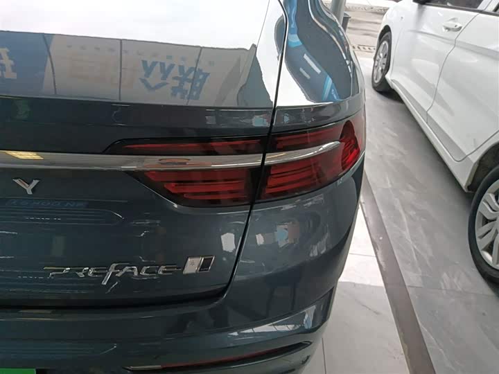 Фото 8 - Geely Preface