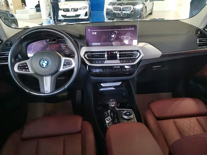 Фото 12 - BMW iX3