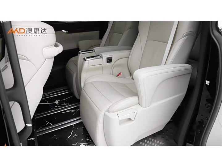 Фото 7 - Toyota Alphard