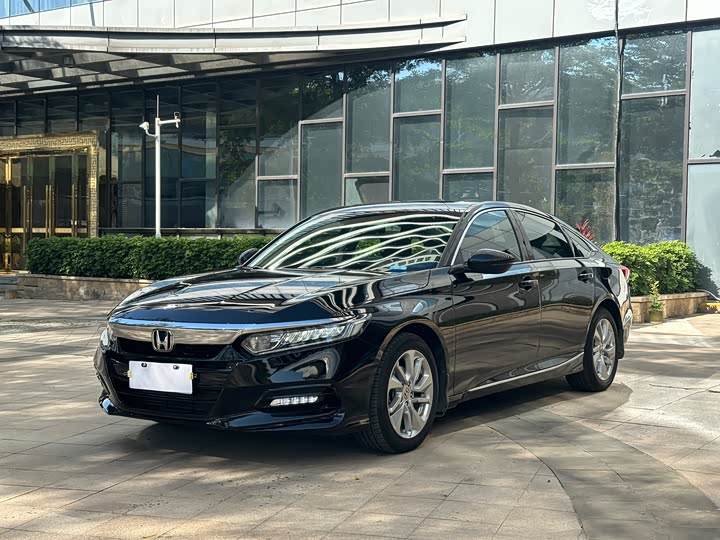 Фото 1 - Honda Accord