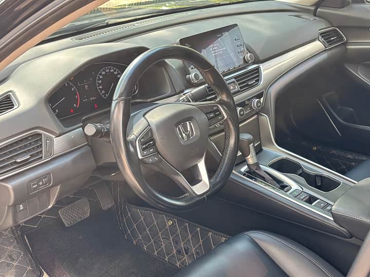 Фото 10 - Honda Accord