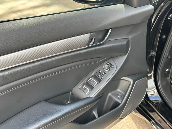 Фото 11 - Honda Accord