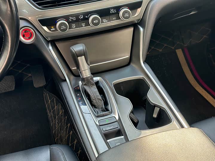 Фото 14 - Honda Accord