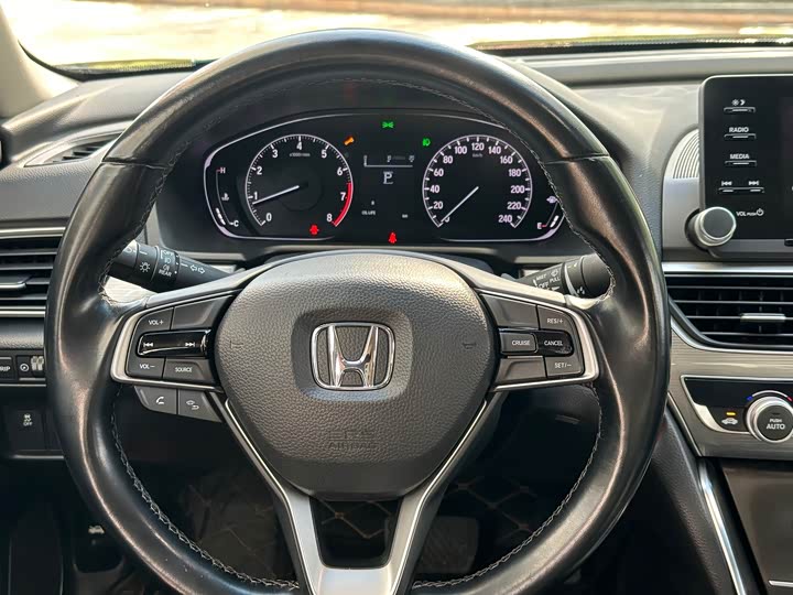 Фото 15 - Honda Accord